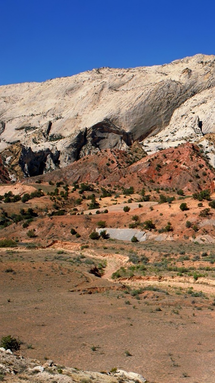 Formation Rocheuse Brune et Grise. Wallpaper in 720x1280 Resolution