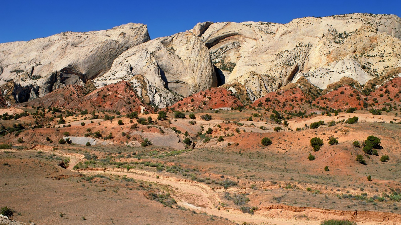 Brown and Gray Rock Formation. Wallpaper in 1366x768 Resolution