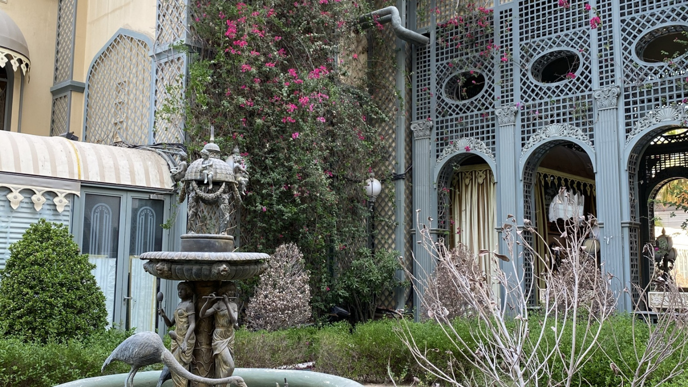 Courtyard, Real Estate, Fountain, Water Feature, Garden. Wallpaper in 1366x768 Resolution