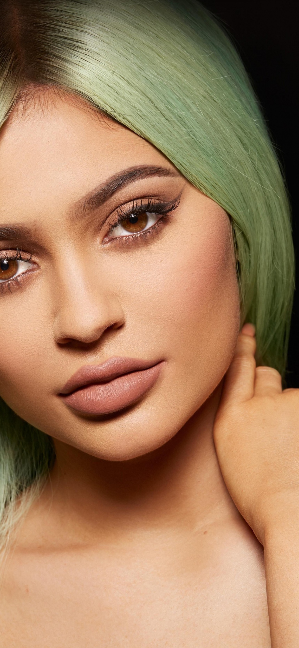 Kylie Jenner, la Celebridad, Nariz, Mejilla, Delineador de Ojos. Wallpaper in 1242x2688 Resolution