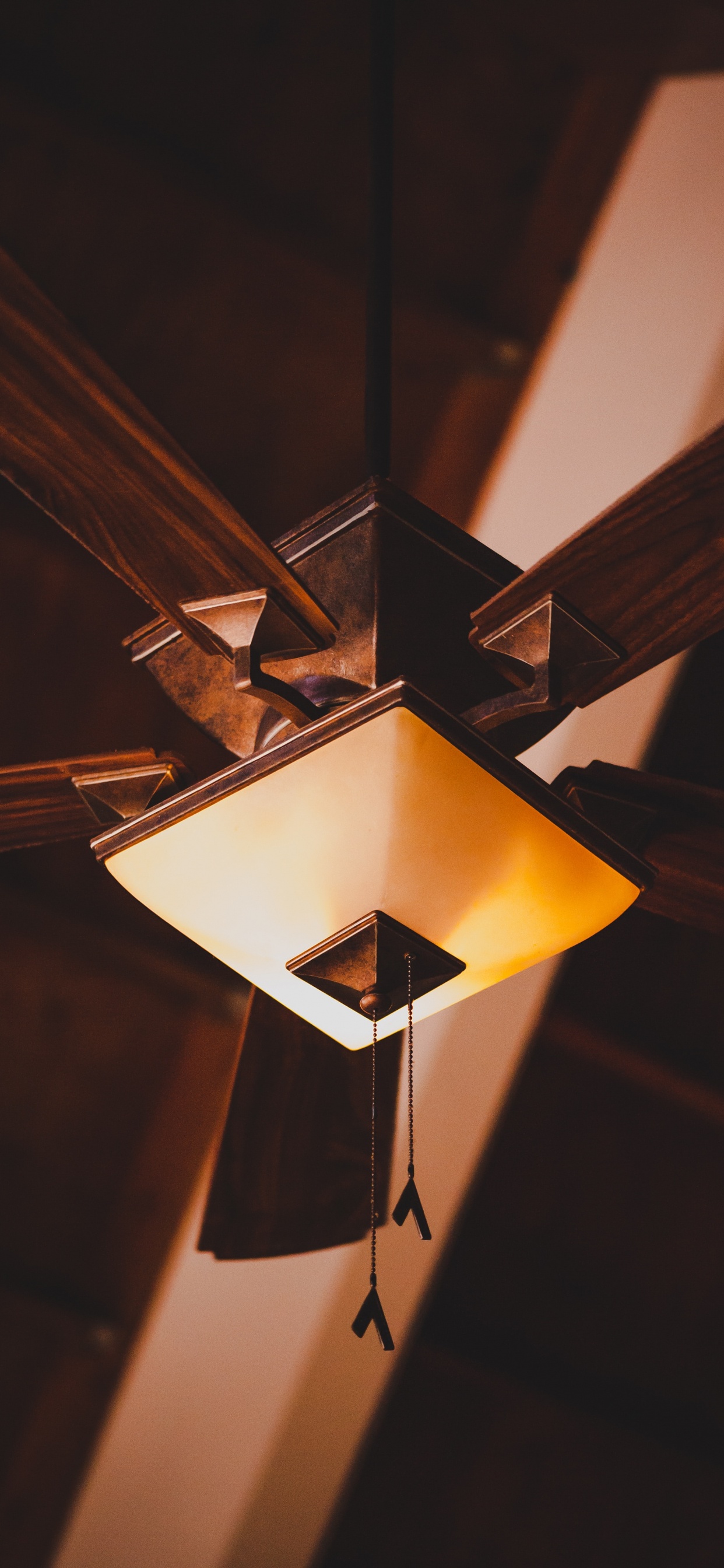 Brown and White Table Lamp. Wallpaper in 1242x2688 Resolution