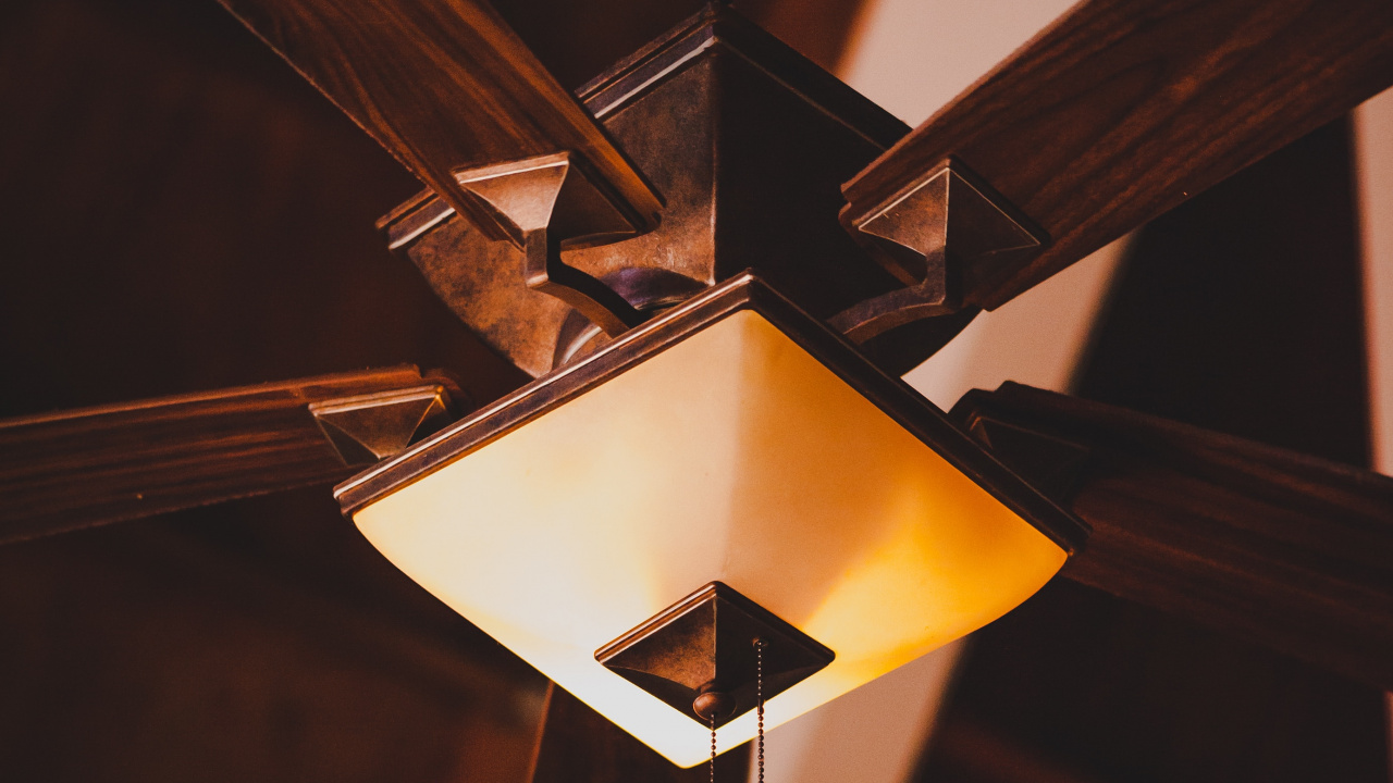 Braune Und Weiße Tischlampe. Wallpaper in 1280x720 Resolution