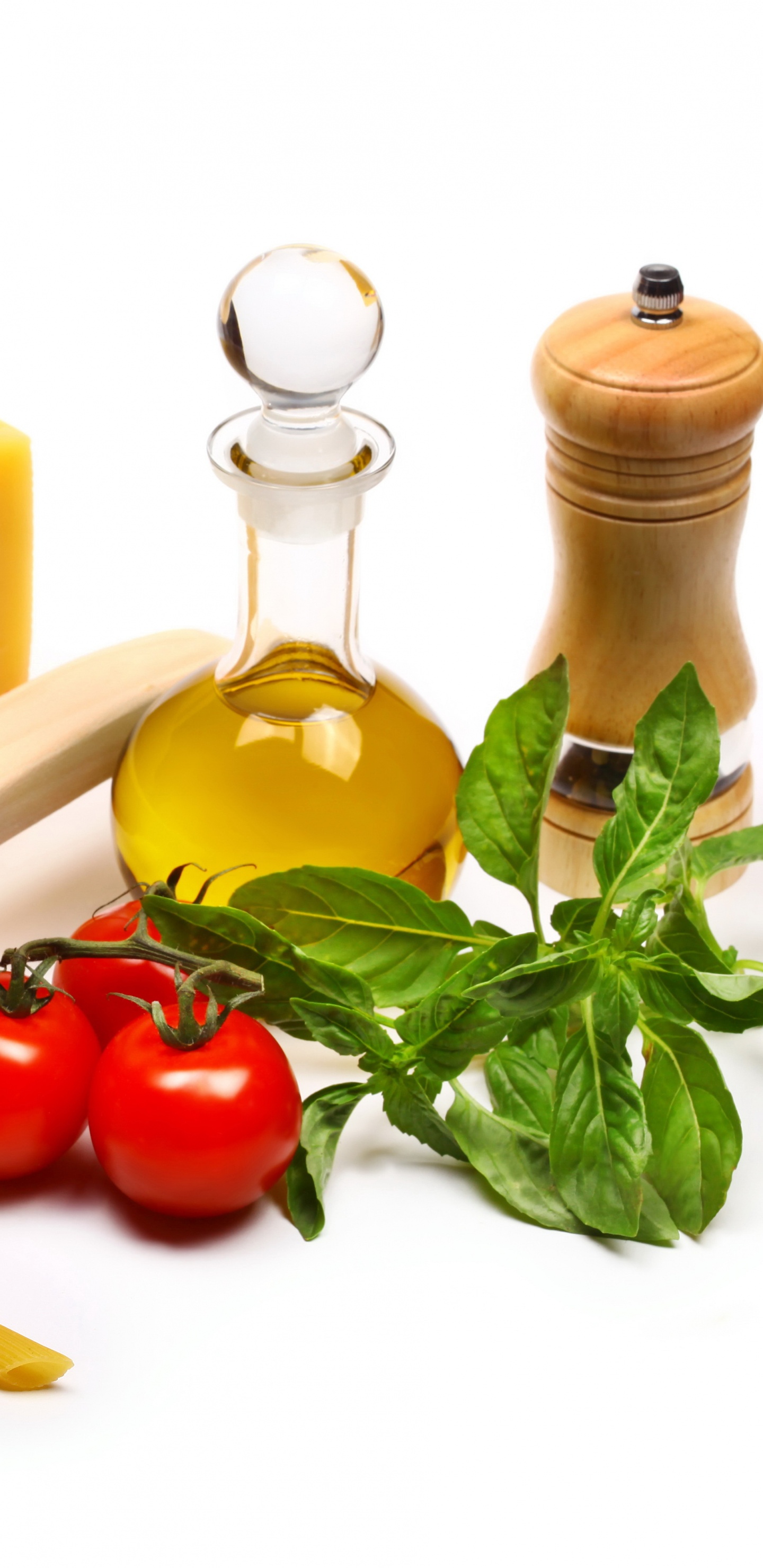 Fromage en Tranches et Légume Vert Sur Plaque en Céramique Blanche. Wallpaper in 1440x2960 Resolution