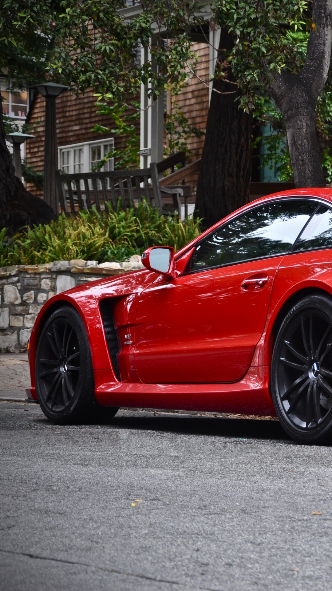 Ferrari 458 Italia Rouge Garée Sur la Route Près Des Arbres Pendant la Journée. Wallpaper in 1080x1920 Resolution