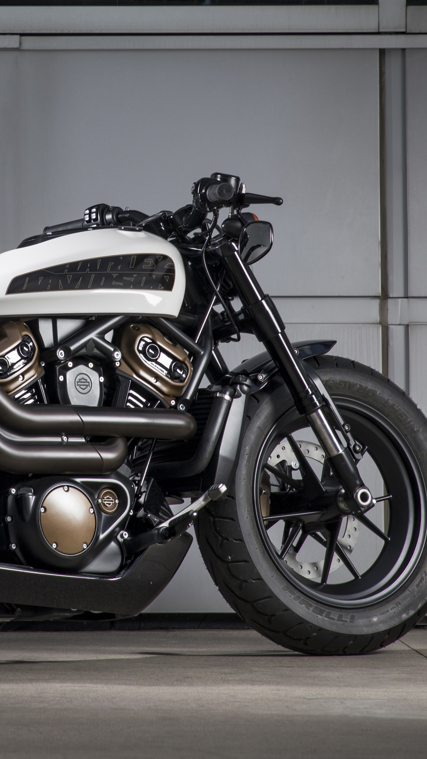 White and Black Sports Bike. Wallpaper in 1440x2560 Resolution