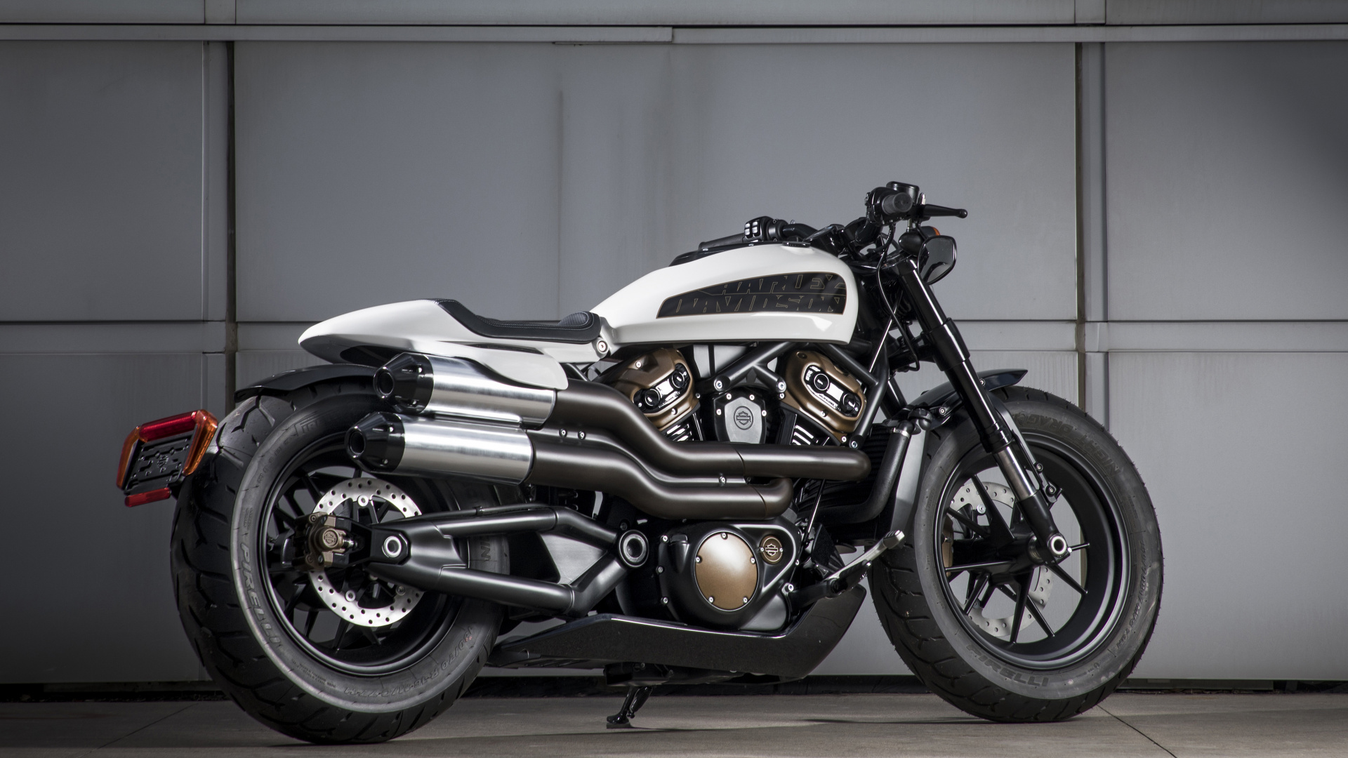 White and Black Sports Bike. Wallpaper in 1920x1080 Resolution