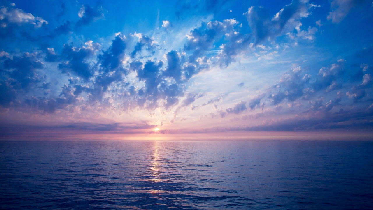 Ciel Bleu et Nuages Blancs Au-dessus de la Mer. Wallpaper in 1280x720 Resolution