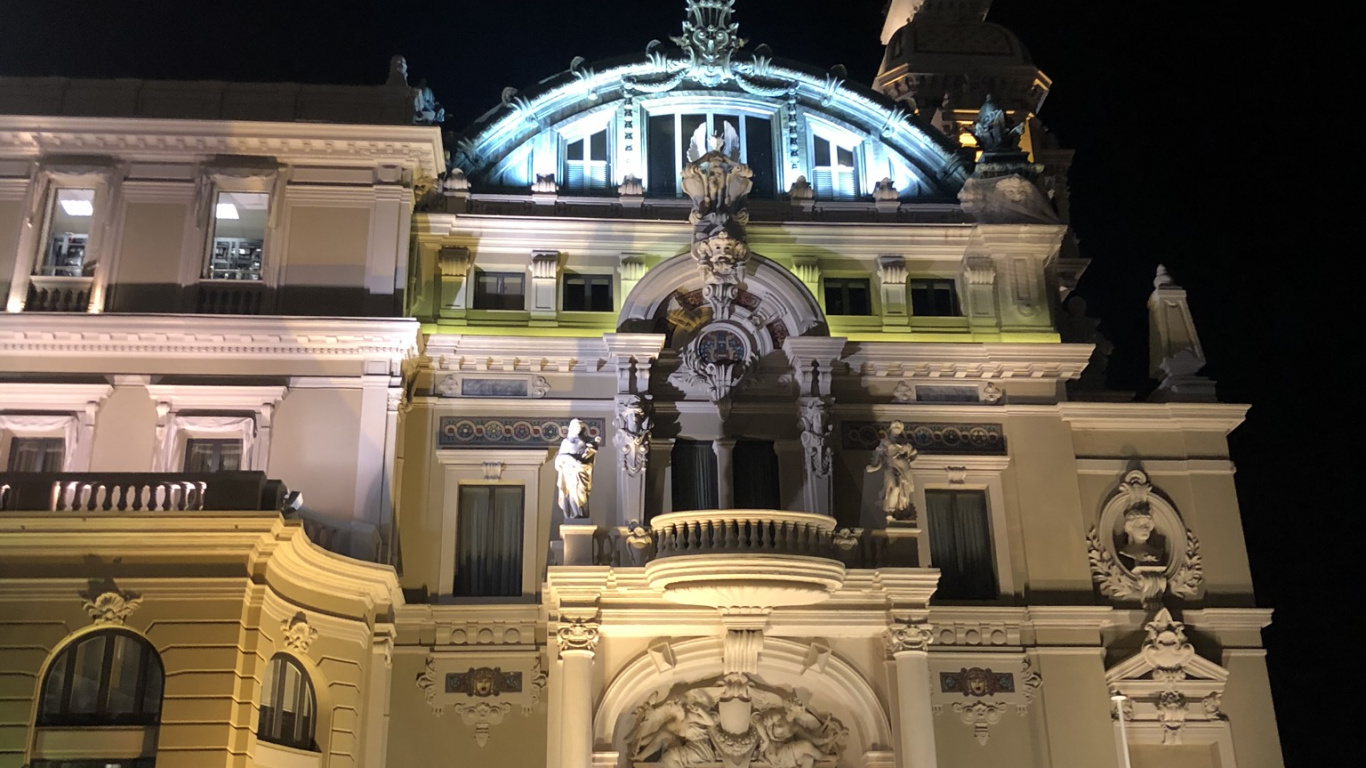 Nuit, Architecture, Façade, Sculpture, Porte. Wallpaper in 1366x768 Resolution