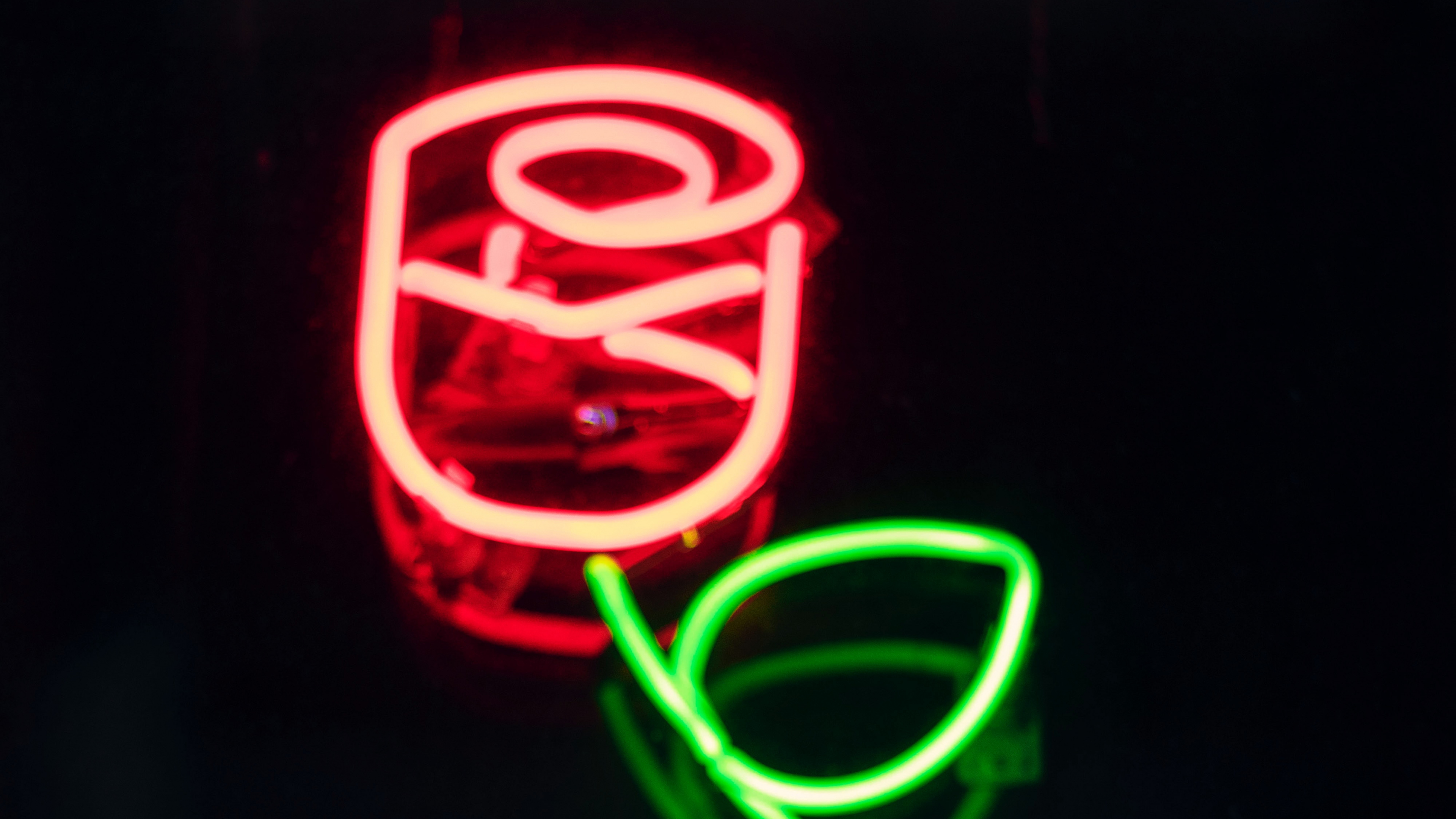 Red and Yellow Love Neon Light Signage. Wallpaper in 3840x2160 Resolution