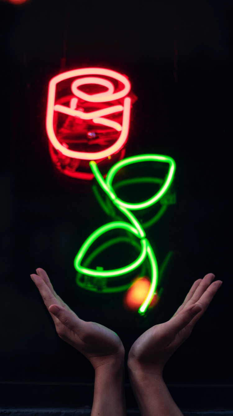 Rote Und Gelbe Liebe Neonlichtbeschilderung. Wallpaper in 750x1334 Resolution