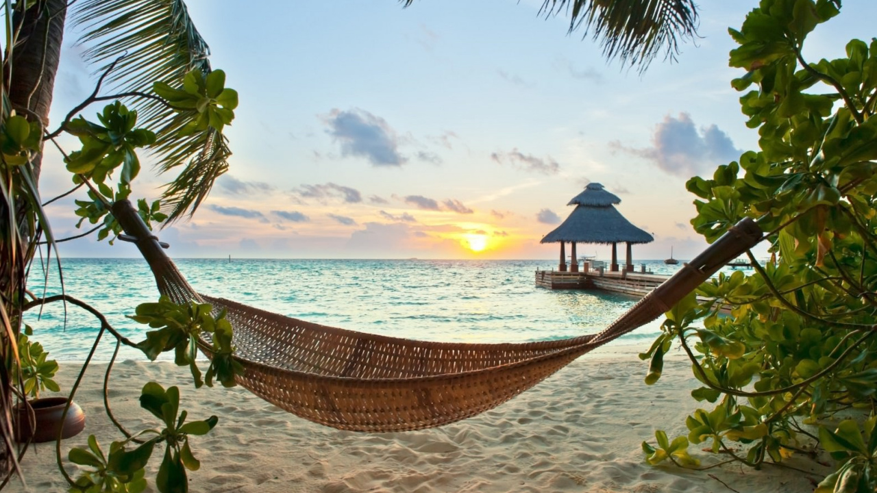 Brown Hammock on Beach During Sunset. Wallpaper in 1280x720 Resolution