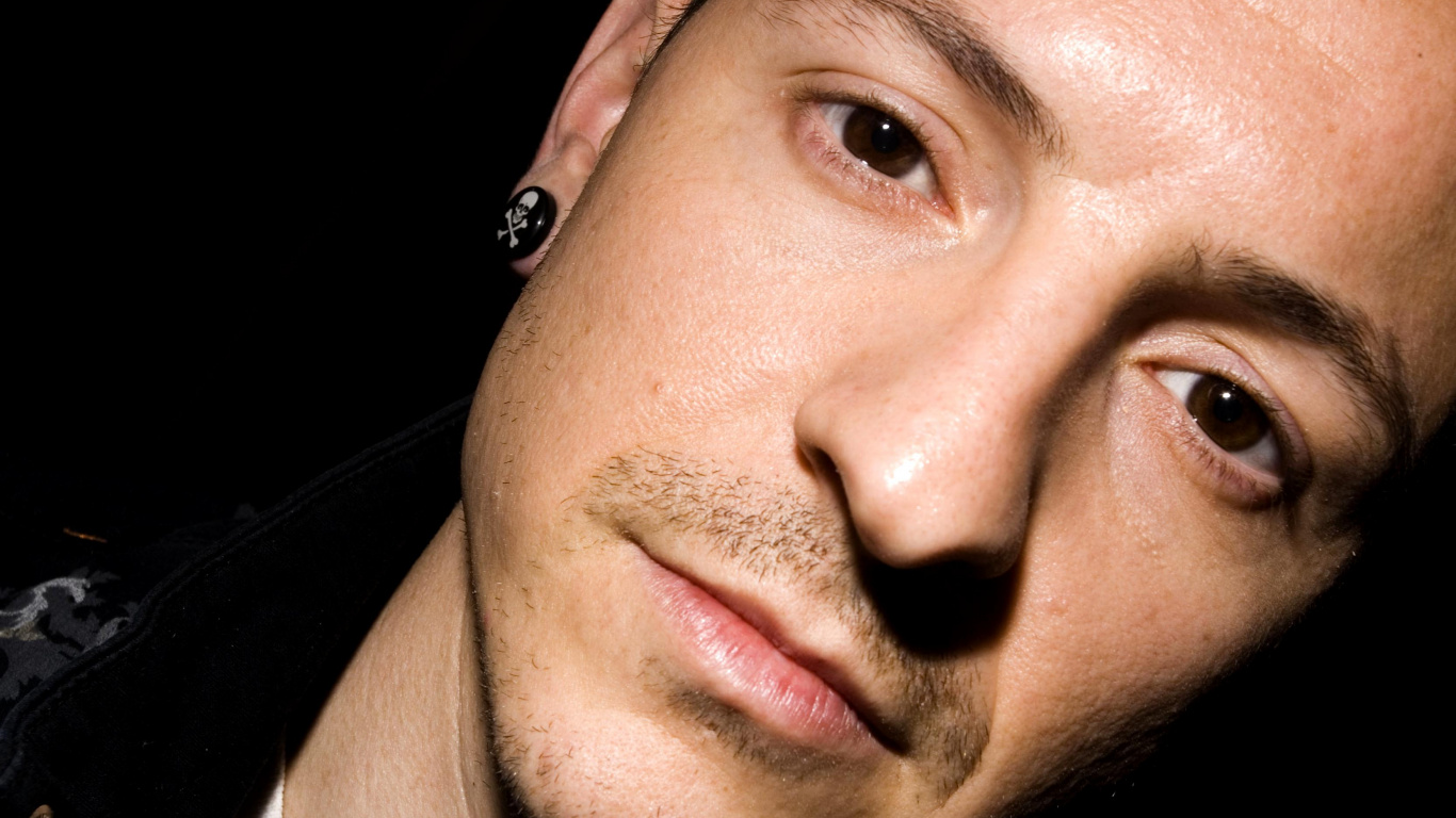 Chester Bennington, Linkin Park, Lead Vocals, Face, Eyebrow. Wallpaper in 1366x768 Resolution