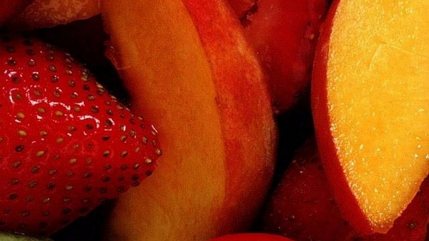 Fruits Tranchés Sur Plaque en Céramique Blanche. Wallpaper in 1366x768 Resolution