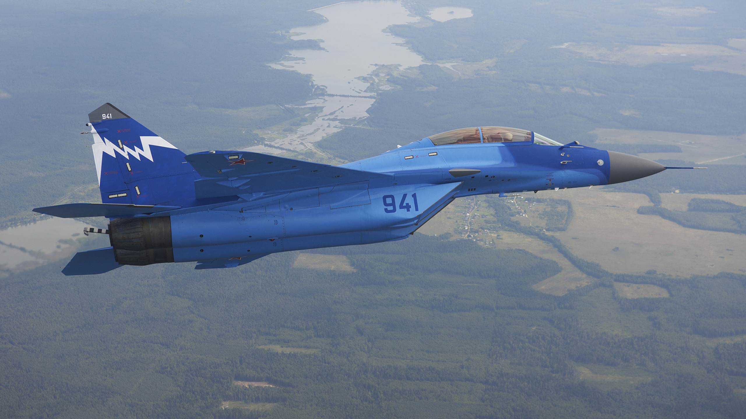 Blue and White Jet Plane on Mid Air During Daytime. Wallpaper in 2560x1440 Resolution