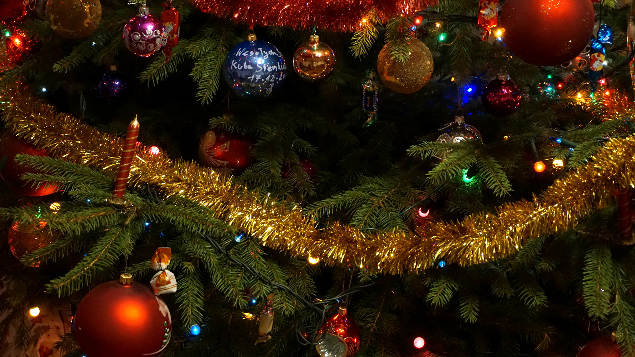 Le Jour De Noël, Les Lumières de Noël, Arbre de Noël, Décoration de Noël, Arbre de Noël Artificiel. Wallpaper in 2560x1440 Resolution