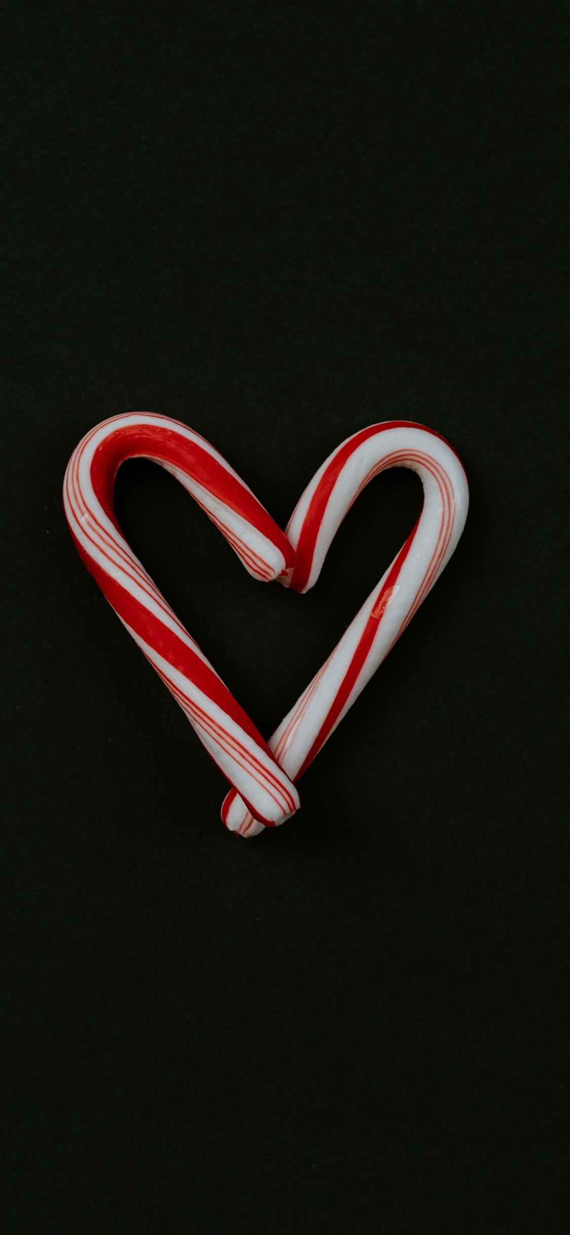 Red and White Candy Cane. Wallpaper in 1125x2436 Resolution