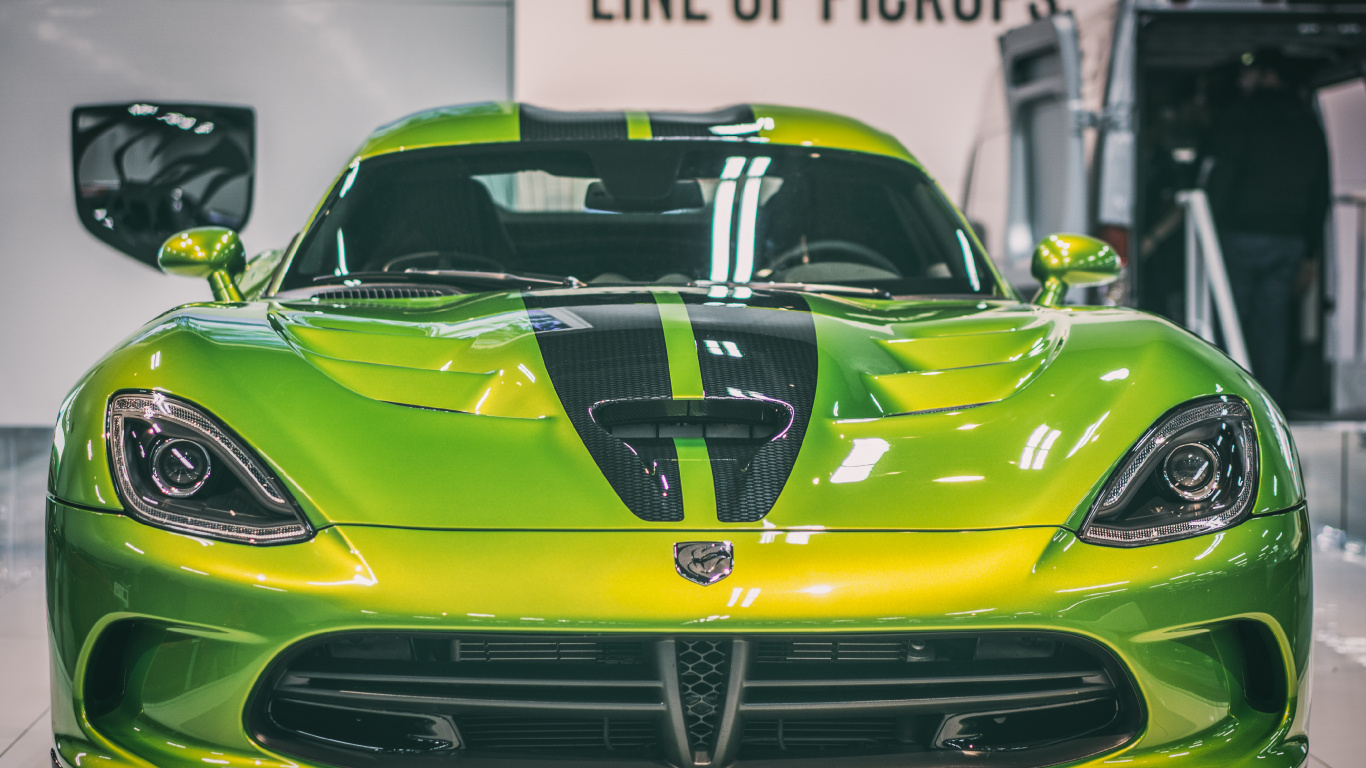 Yellow Porsche 911 Parked in a Parking Lot. Wallpaper in 1366x768 Resolution