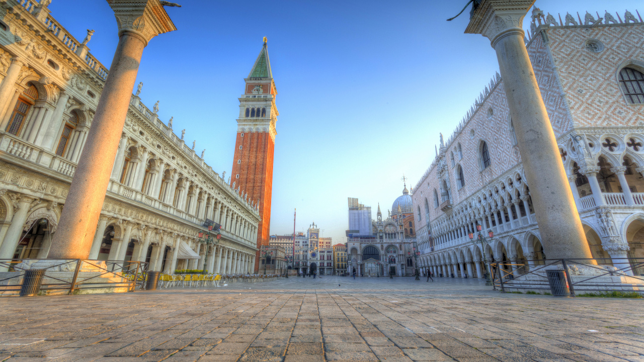 White and Brown Concrete Building Under Blue Sky During Daytime. Wallpaper in 1280x720 Resolution