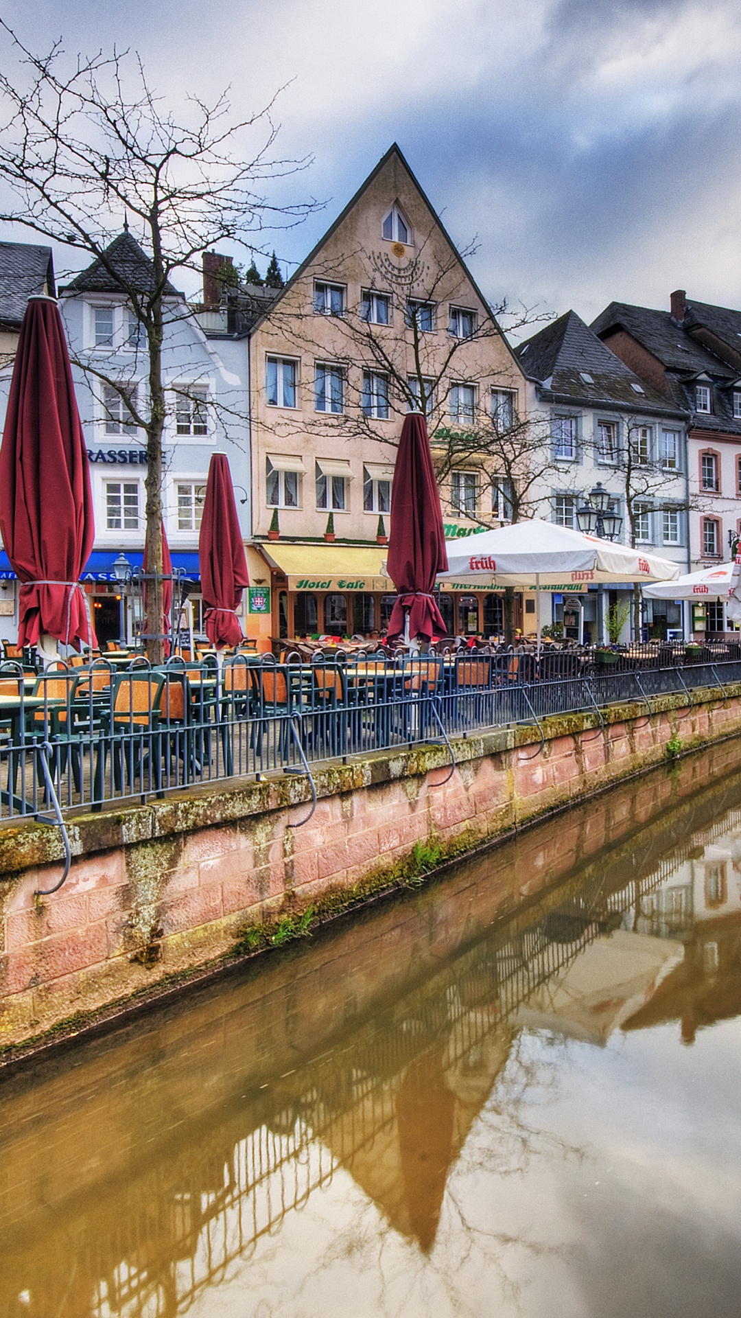 Red and White Concrete Building Beside River During Daytime. Wallpaper in 1080x1920 Resolution