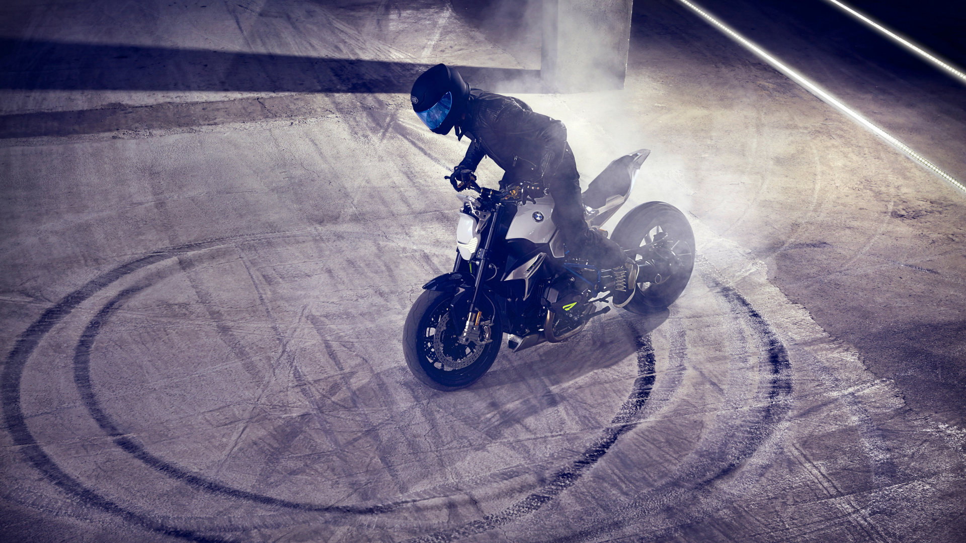 Hombre de Chaqueta Negra Montando Motocicleta. Wallpaper in 1920x1080 Resolution