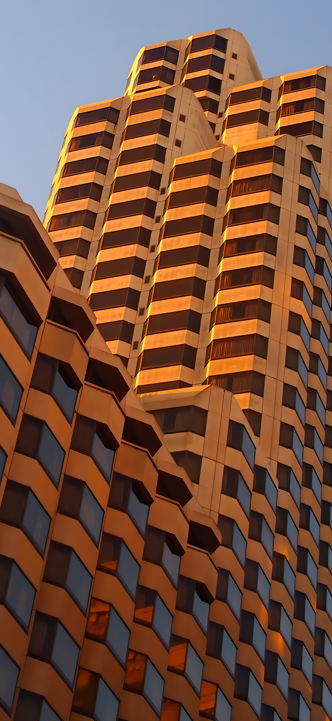 Gratte-ciel, Architecture, Angle, Bâtiment, Orange. Wallpaper in 1125x2436 Resolution