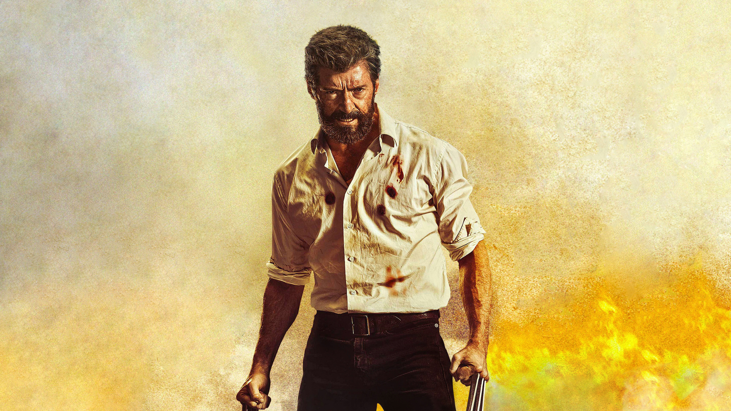 Hombre Con Camisa de Vestir Blanca y Pantalones Vaqueros Azules de Pie y Sonriendo. Wallpaper in 2560x1440 Resolution