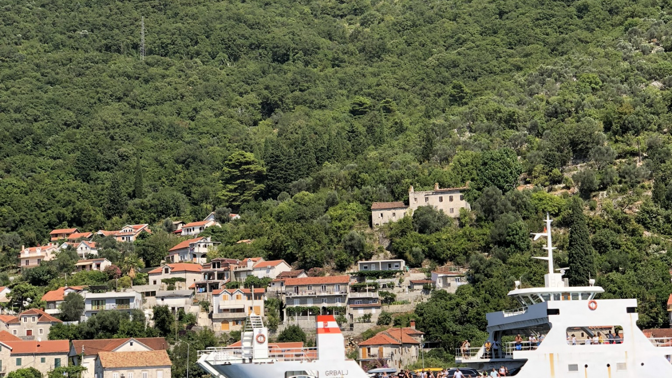 水运, 多山的地貌, 船只, 山脉, 海军建筑 壁纸 1366x768 允许