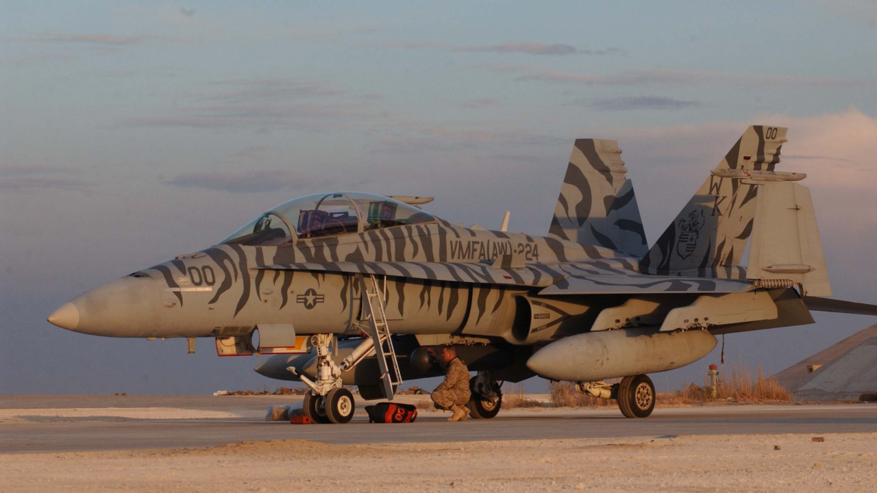 Black Fighter Plane on Brown Field During Daytime. Wallpaper in 1280x720 Resolution