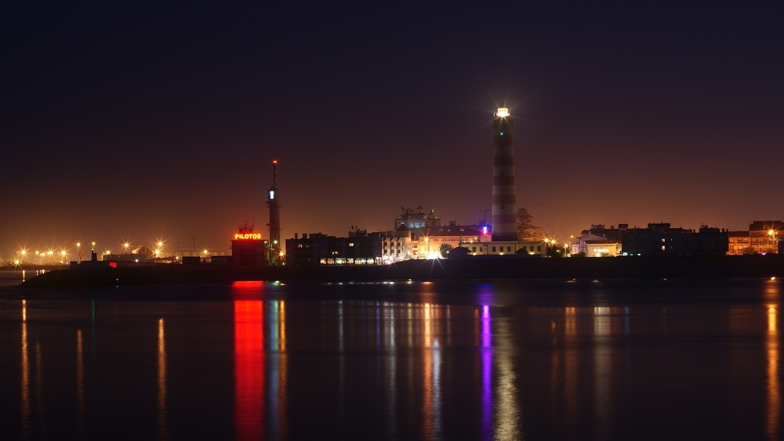 Skyline Der Stadt Bei Nacht Night. Wallpaper in 2560x1440 Resolution