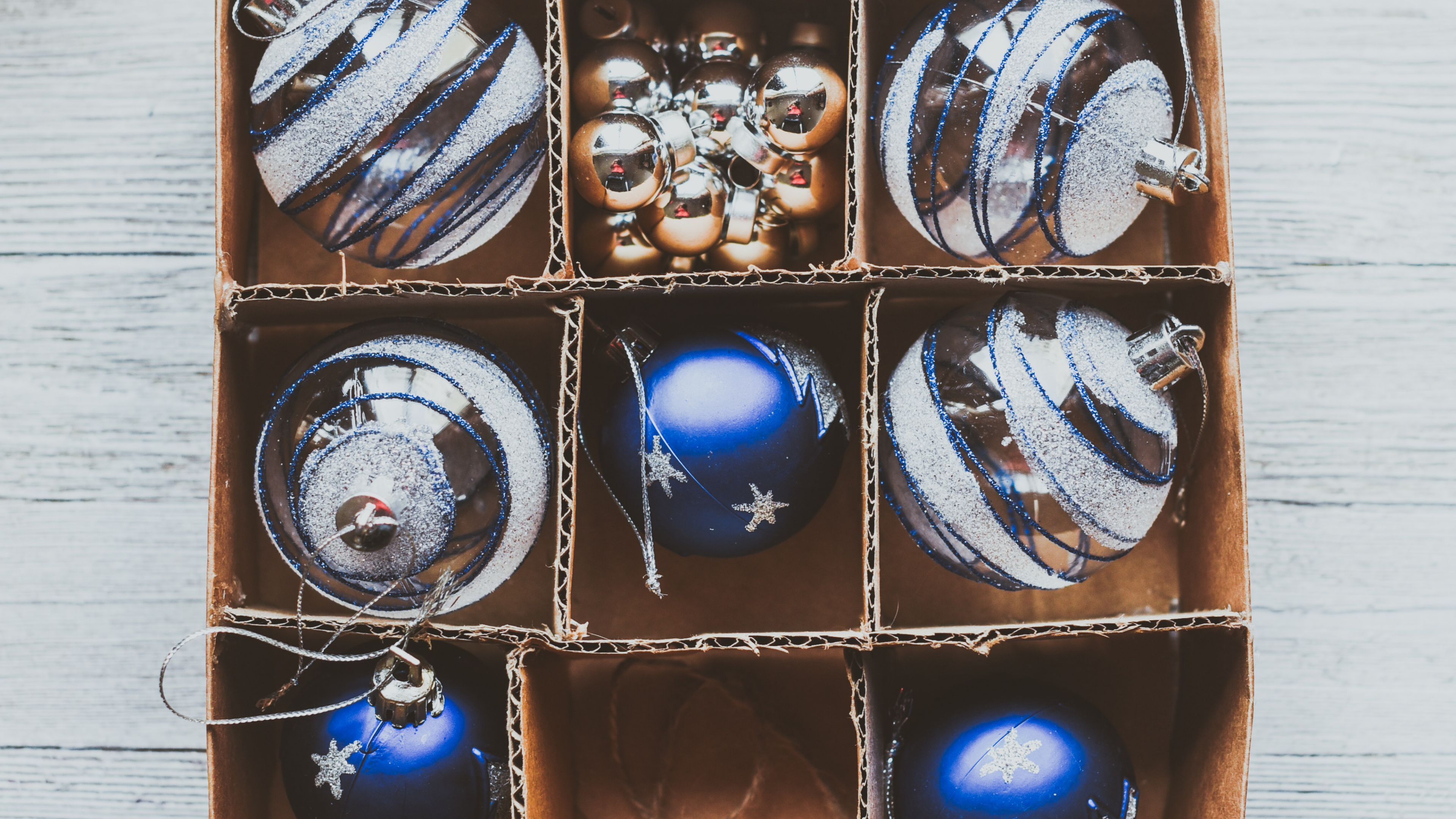 Blue and Silver Baubles in Brown Wooden Box. Wallpaper in 3840x2160 Resolution