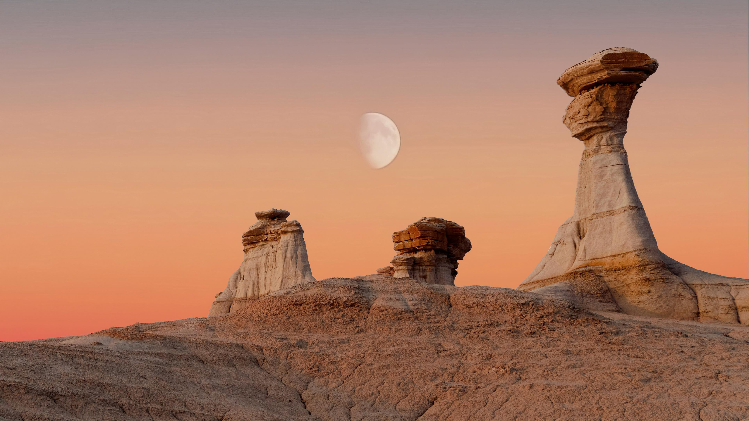 Badlands, Badlands de Bisti, Bisti De-Na-Zin Wilderness, Sentier Des Jardins du Diable, Atmosphère. Wallpaper in 2560x1440 Resolution