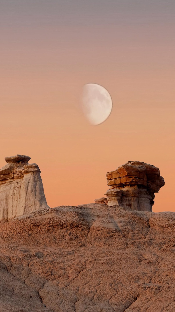 Badlands, Bisti Badlands, Bisti De-Na-Zin Wilderness, Devils Garden Trail, Atmosphere. Wallpaper in 720x1280 Resolution