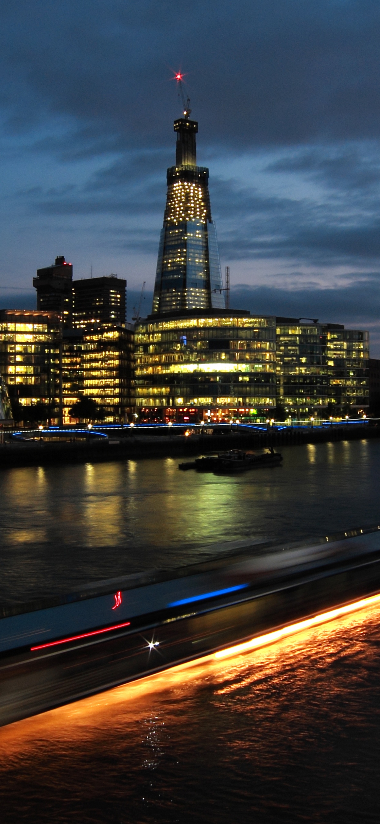 Skyline Der Stadt Bei Nacht Night. Wallpaper in 1242x2688 Resolution