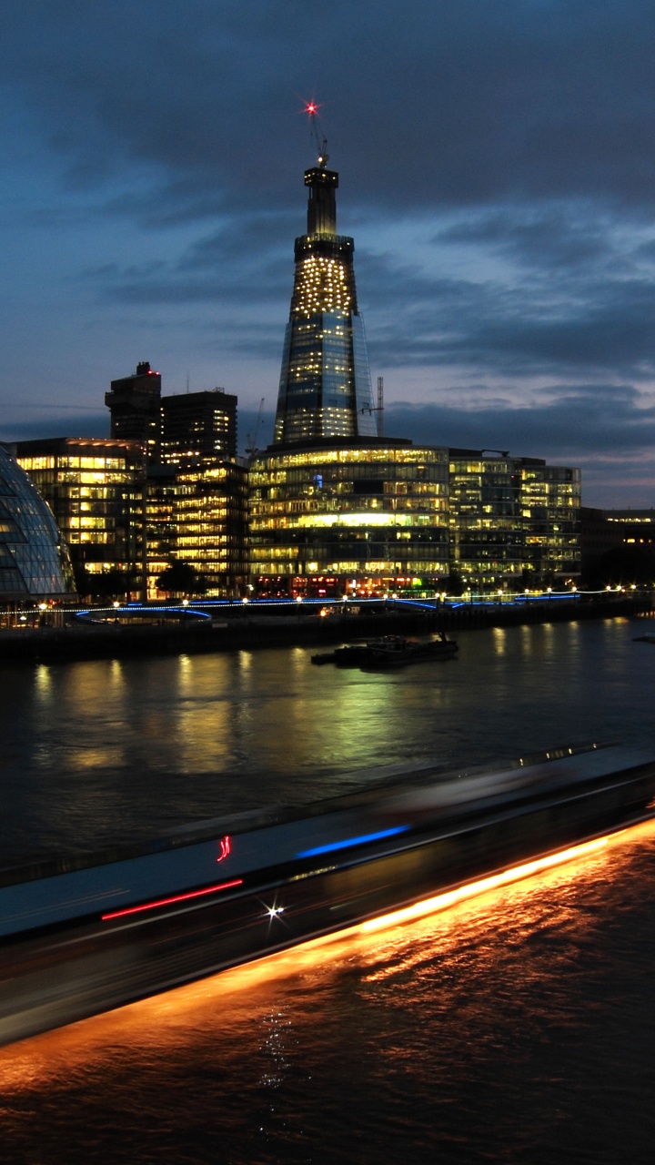 Skyline Der Stadt Bei Nacht Night. Wallpaper in 720x1280 Resolution