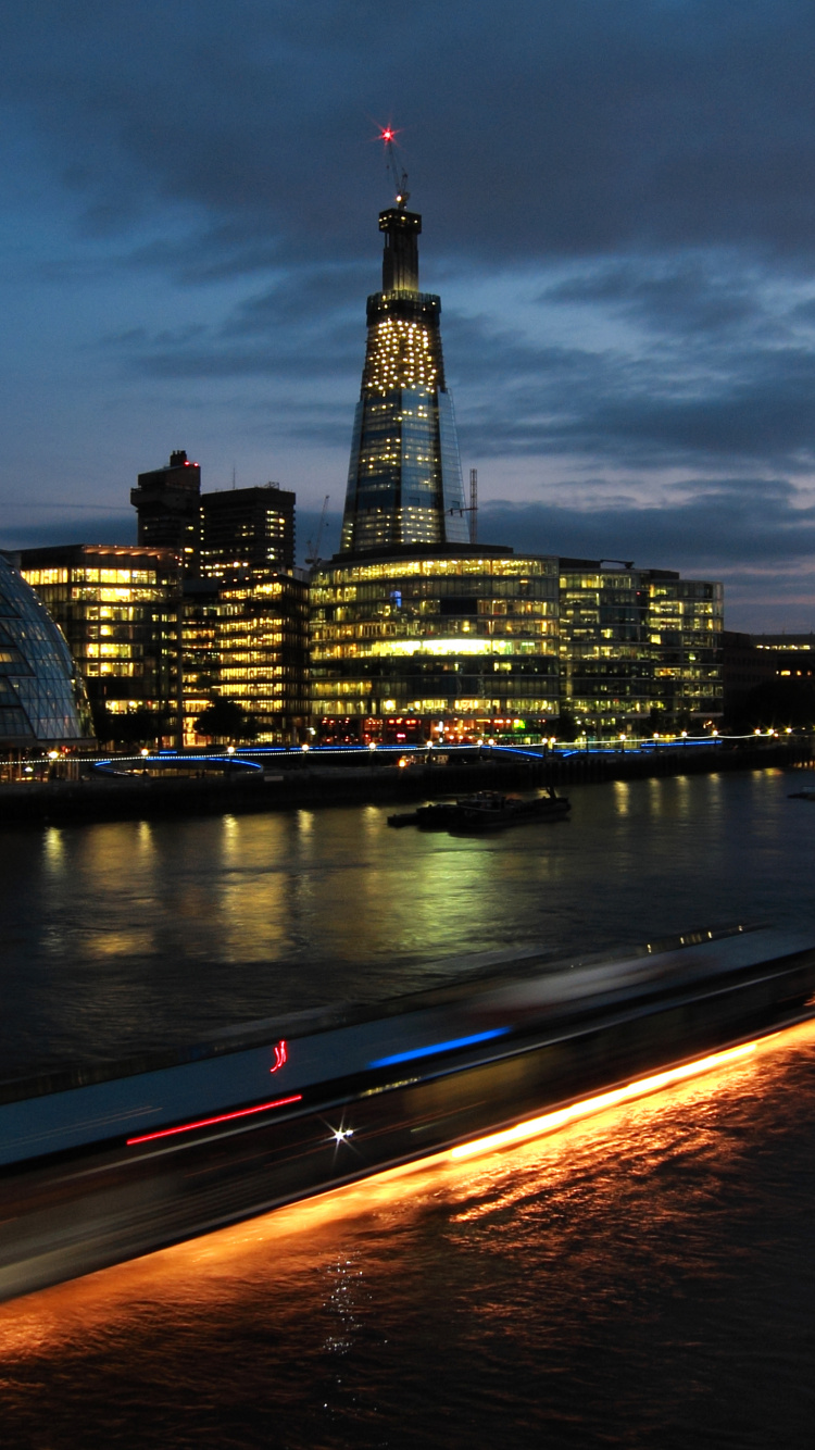 Skyline Der Stadt Bei Nacht Night. Wallpaper in 750x1334 Resolution