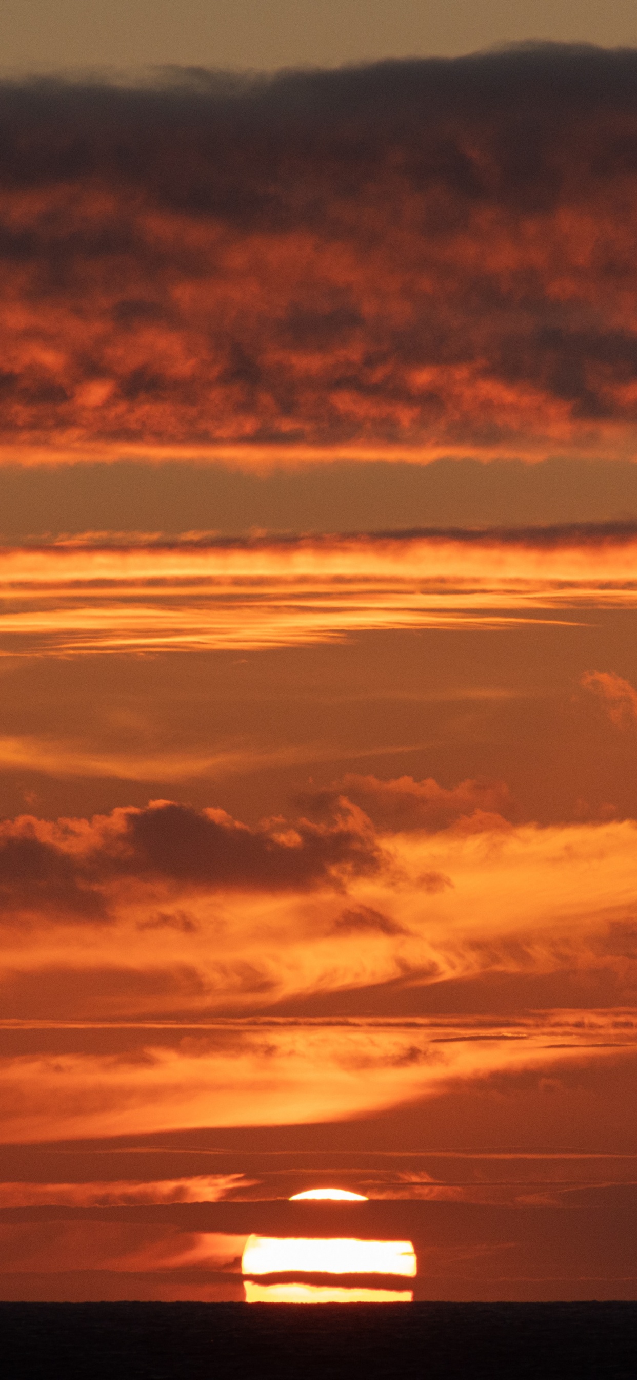 Sonnenuntergang, Afterglow, Horizont, Cloud, Sonnenaufgang. Wallpaper in 1242x2688 Resolution