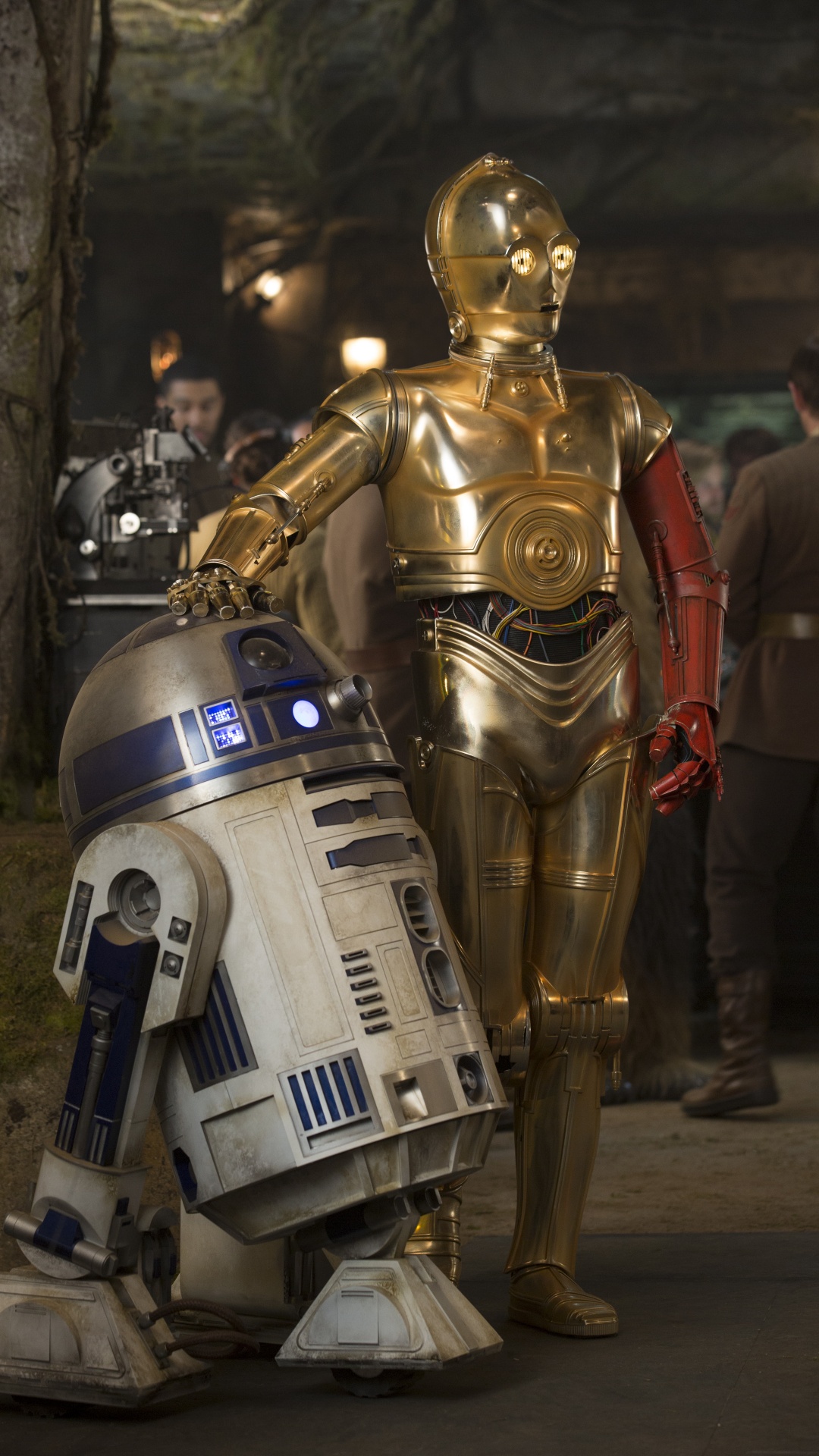 Goldenes Und Rotes Roboterspielzeug. Wallpaper in 1080x1920 Resolution