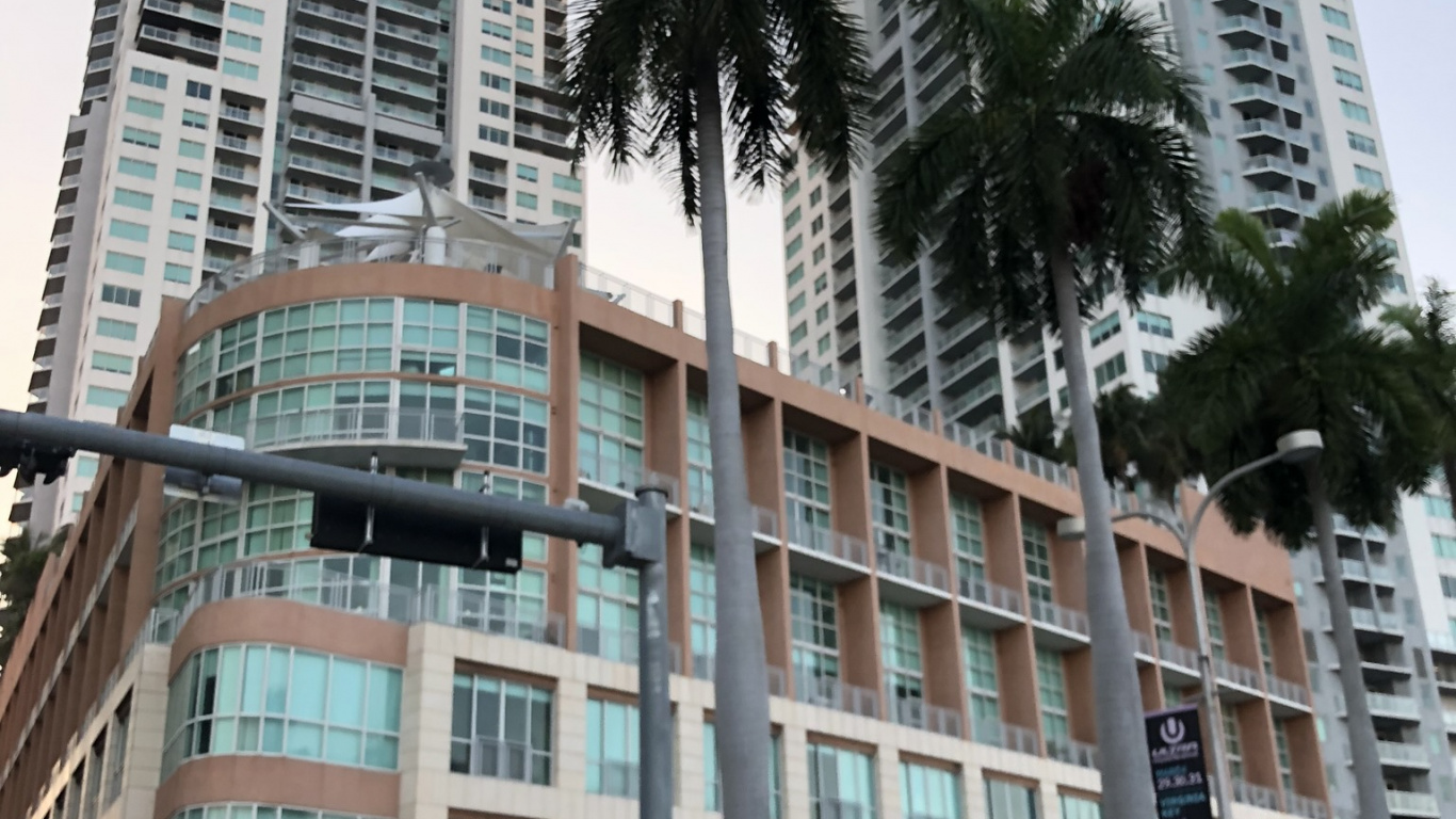 Miami, Condominio, Ventana, Torre de Bloques, Edificio Comercial. Wallpaper in 1366x768 Resolution