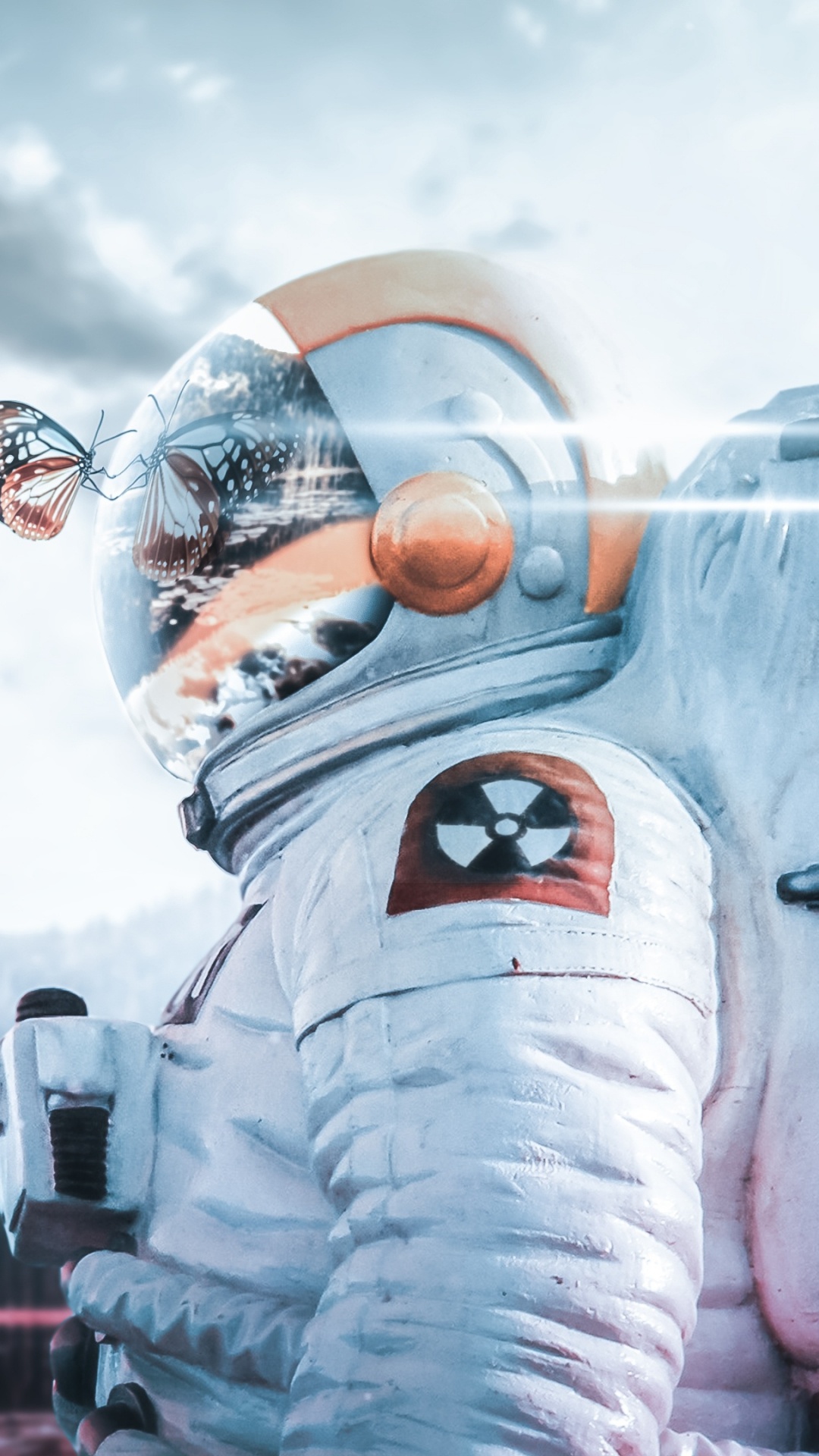 Person im Grau-schwarzen Roboterkostüm. Wallpaper in 1080x1920 Resolution