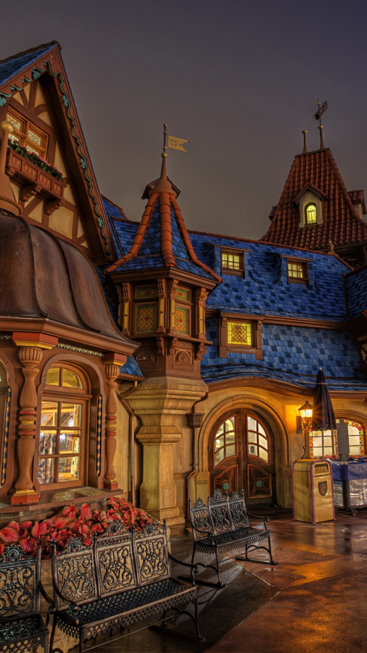 Braunes Und Weißes Betongebäude Während Der Nacht. Wallpaper in 720x1280 Resolution