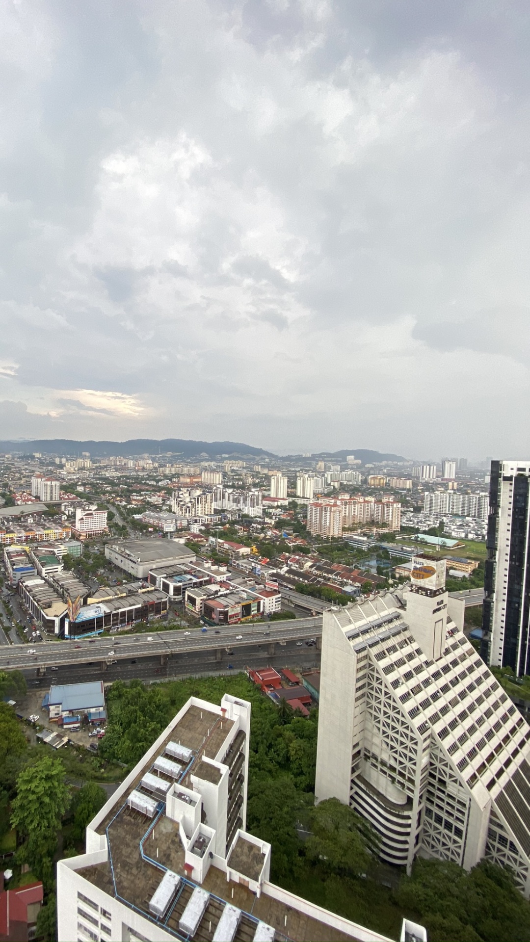 Daytime, Urban Area, Residential Area, City, Neighbourhood. Wallpaper in 1080x1920 Resolution