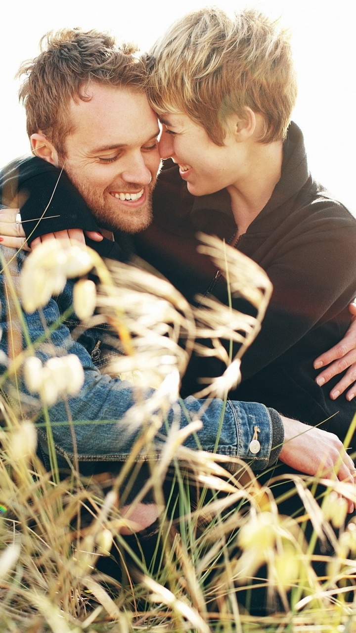 Amor, Hierba de la Familia, Interacción, Abrazo, Beso. Wallpaper in 720x1280 Resolution