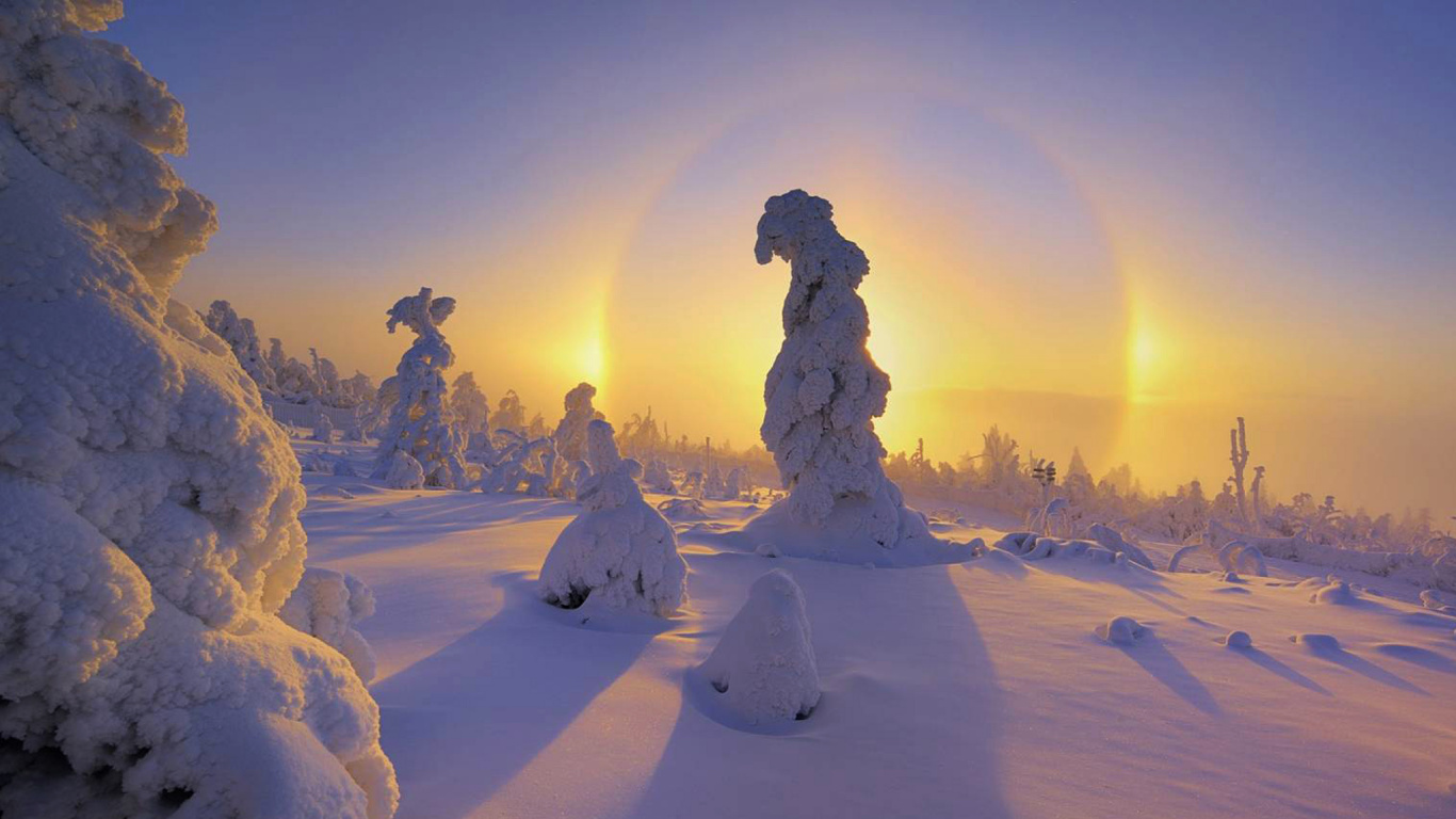 Champ Couvert de Neige Pendant la Journée. Wallpaper in 1366x768 Resolution