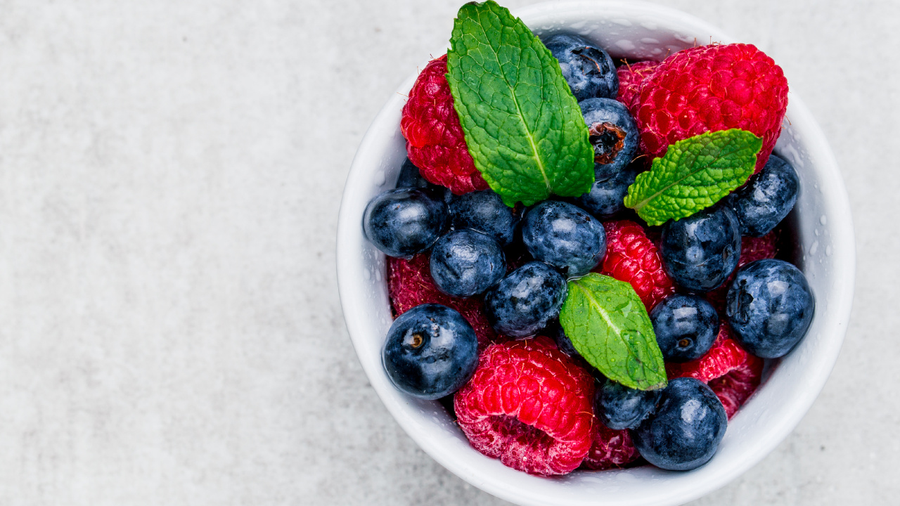 Raspberry and Blueberry in White Ceramic Bowl. Wallpaper in 1280x720 Resolution