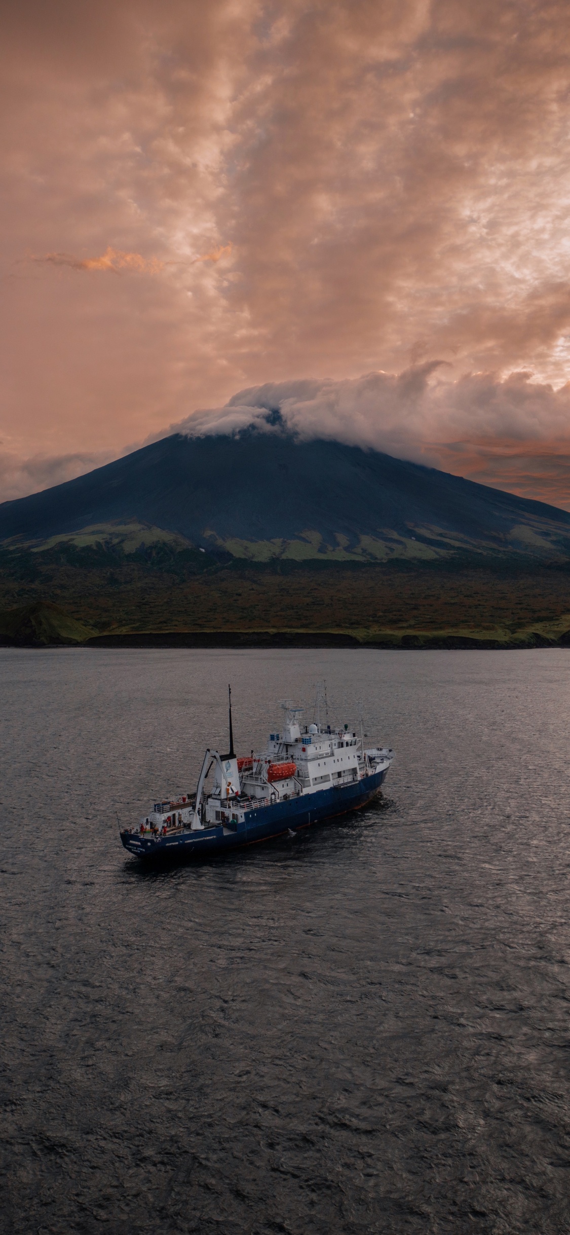 Elivosk, Cloud, Water, Boat, Mountain. Wallpaper in 1125x2436 Resolution