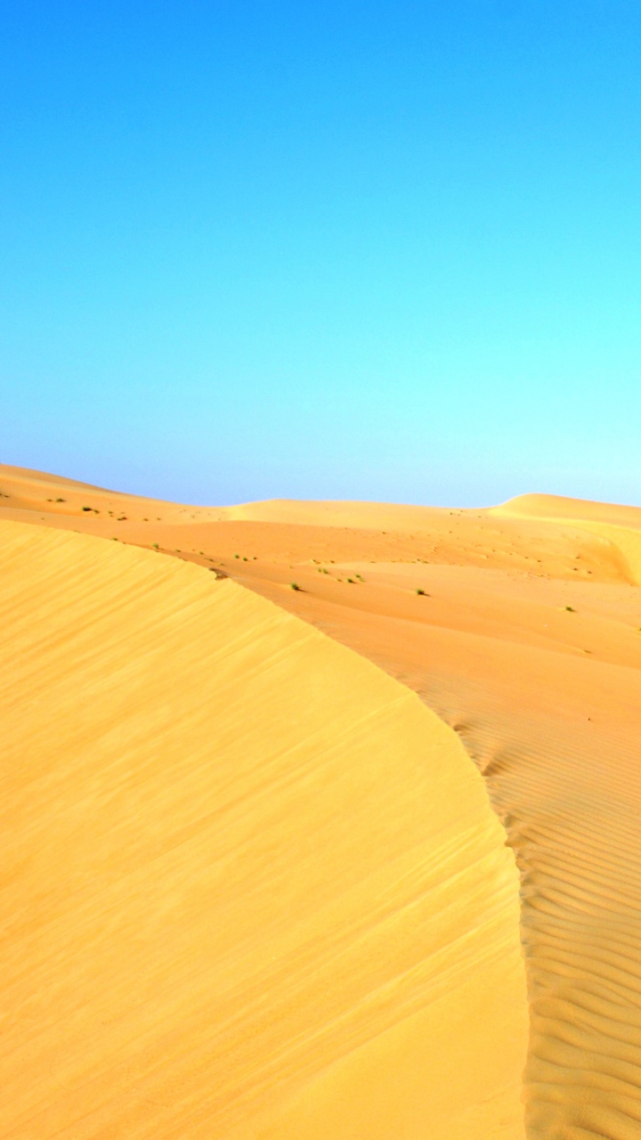 Brown Sand Under Blue Sky During Daytime. Wallpaper in 720x1280 Resolution