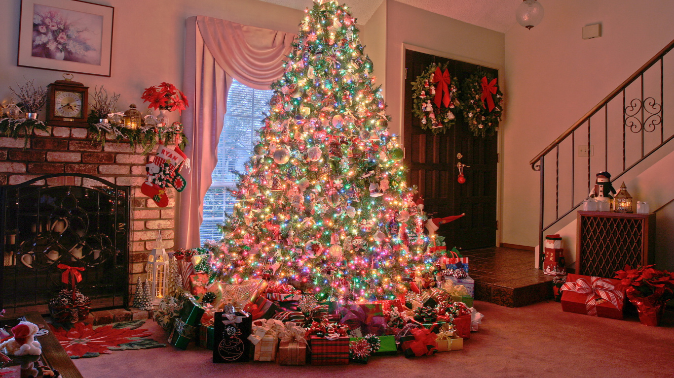 Christmas Day, Christmas Tree, Christmas Ornament, Christmas Decoration, Christmas. Wallpaper in 1366x768 Resolution