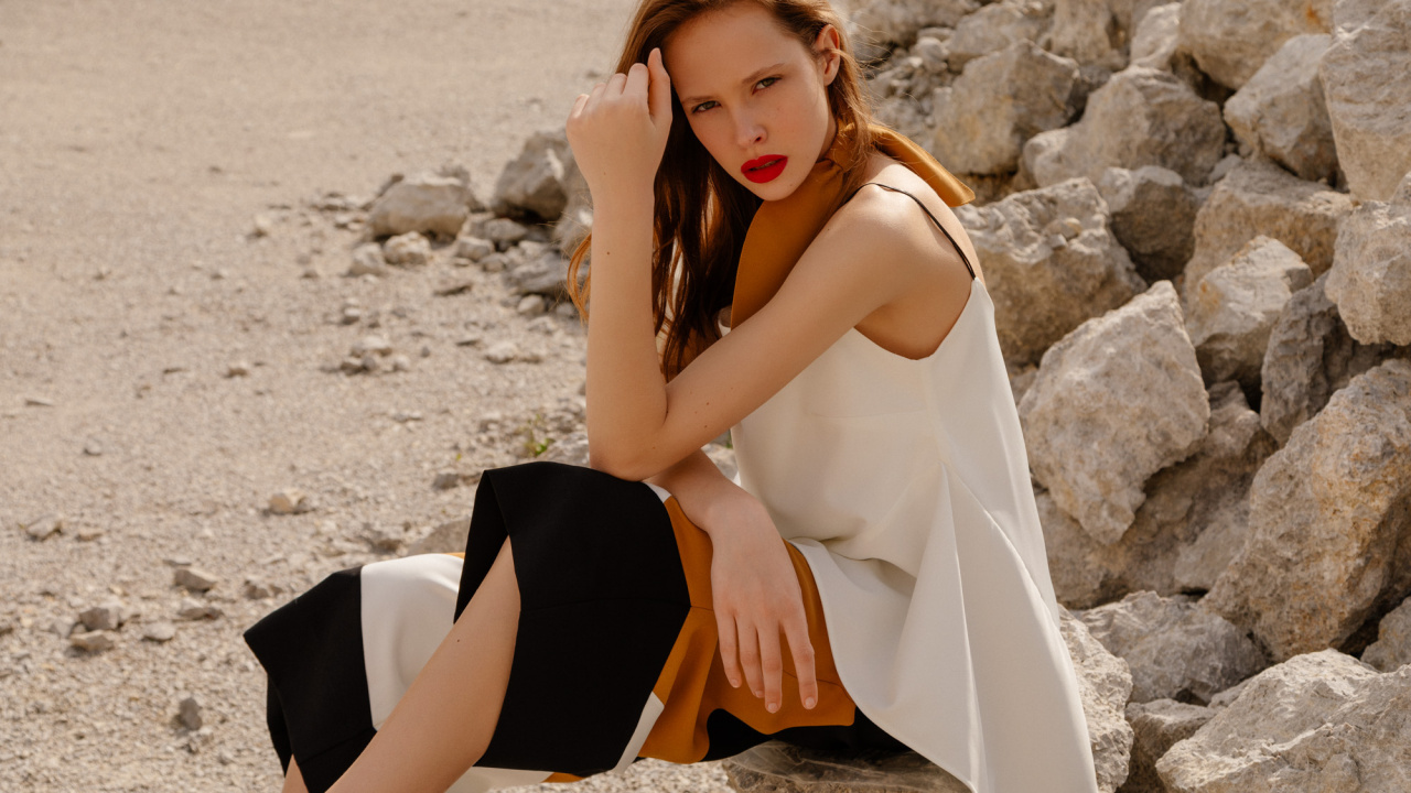 Beauty, Fashion, White, Clothing, Sitting. Wallpaper in 1280x720 Resolution