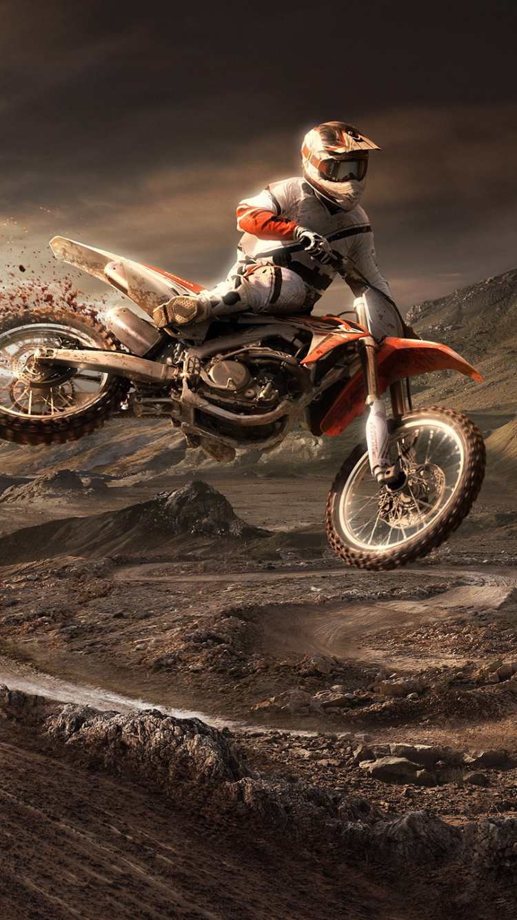 Man Riding Motocross Dirt Bike Sur le Sable Brun. Wallpaper in 750x1334 Resolution