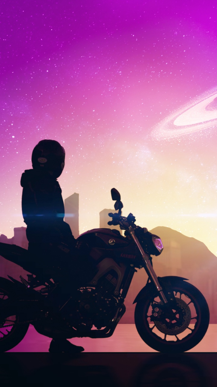 Homme Monté Sur Moto Pendant la Nuit. Wallpaper in 720x1280 Resolution